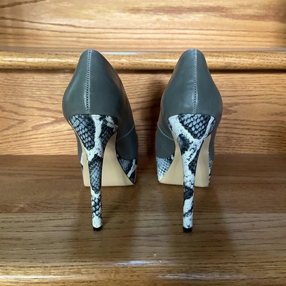 JustFab Grey with Snakeskin heel and platform, gently worn, Size 6 - Picture 3 of 5